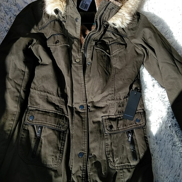 Women's Jacket - Picture 3 of 5